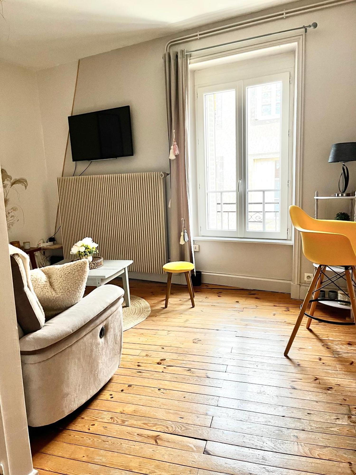 Appartement Cosy En Ville Haute Saint-Flour  Esterno foto